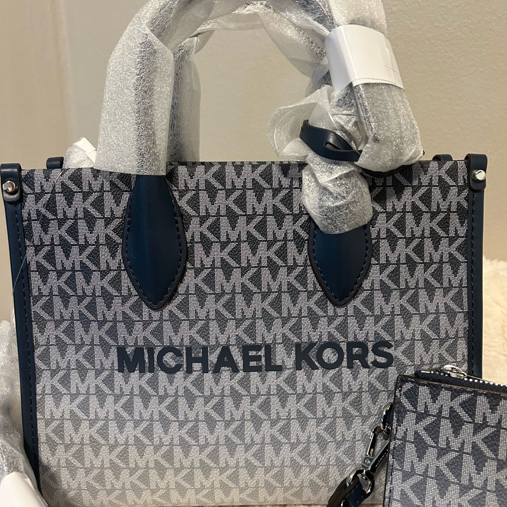 NWT..Michael Kors Mirella Small Ombre’
Signature Logo Crossbody Bag & Wallet - Picture 7 of 13